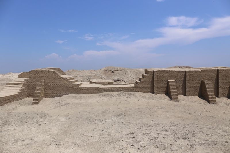 Reste einer Ruine der Moche-Kultur, 100-700 n.Chr.